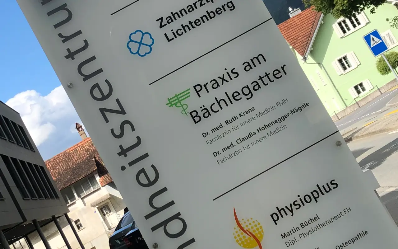 Pylonen-Schilder-Leitsysteme-Beschriftung-Buchs-Schaan